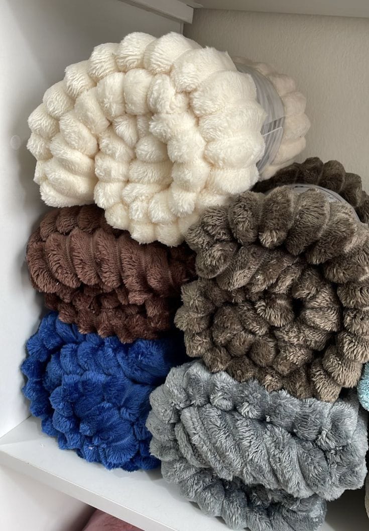 Woolen Fleece Blanket – Ultra-Soft, Warm & Timelessly Cozy