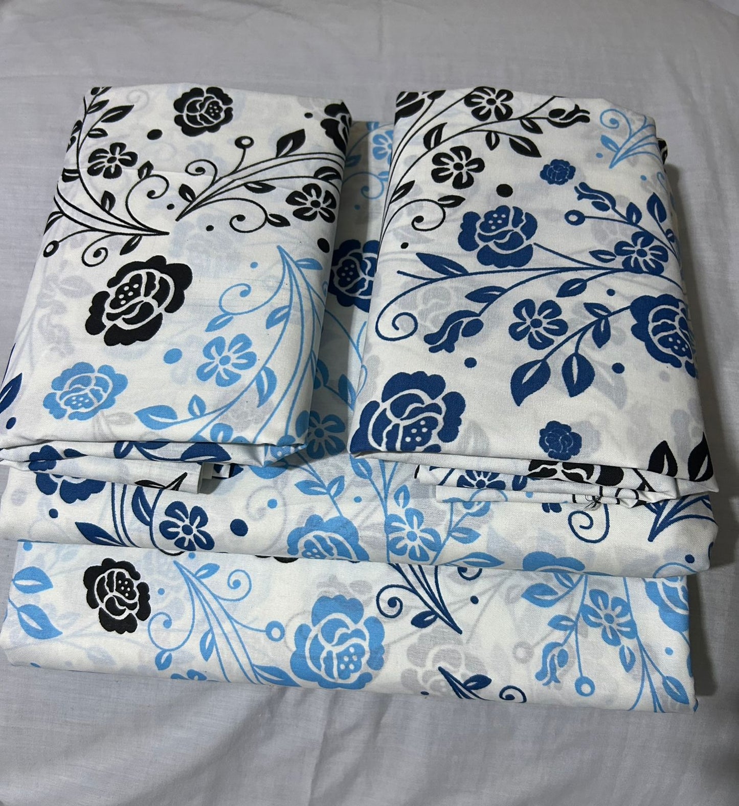 Luxury Floral Printed Cotton Bedsheet Set – Soft & Breathable (King/Queen Size)