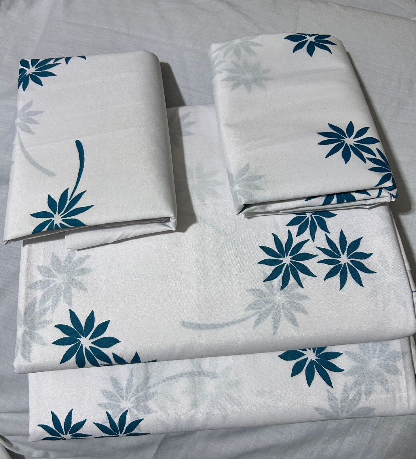 Luxury Floral Printed Cotton Bedsheet Set – Soft & Breathable (King/Queen Size)