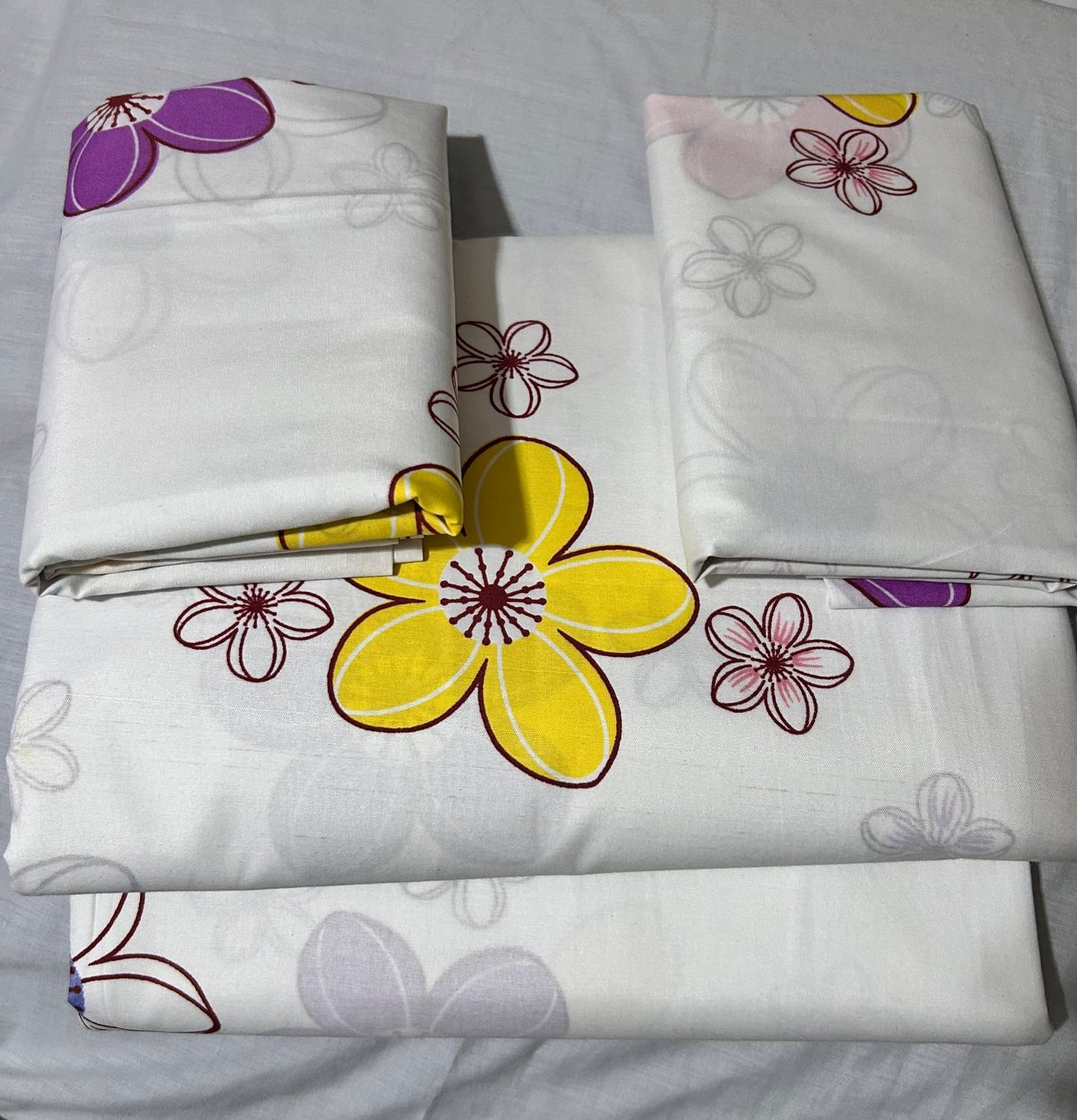 Luxury Floral Printed Cotton Bedsheet Set – Soft & Breathable (King/Queen Size)