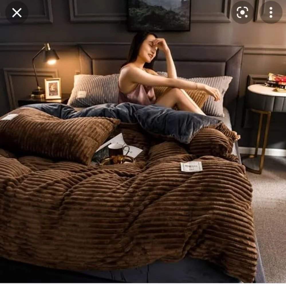 4-Piece Velvet Duvet – Plush, Warm & Luxuriously Soft Comforter