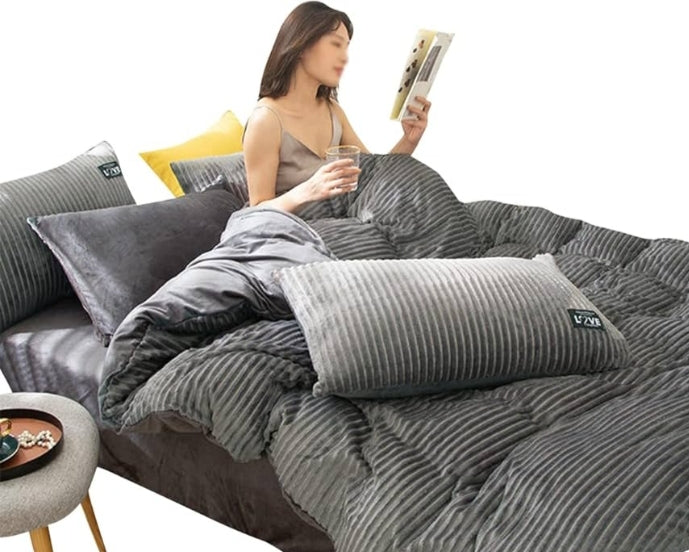 Velvet 4-Piece Duvet Set – Soft, Cozy & Elegant