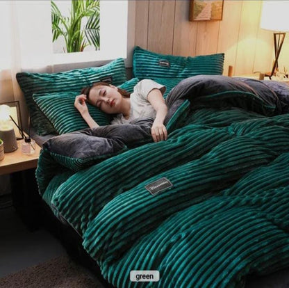 Velvet 4-Piece Duvet Set – Soft, Cozy & Elegant